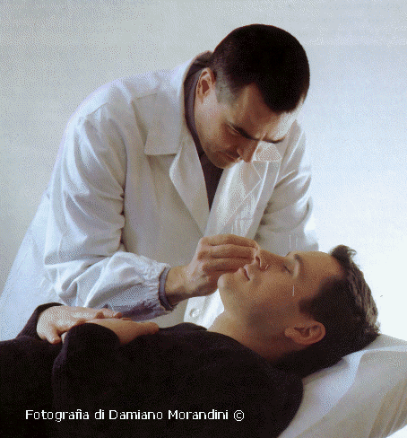 doctor Marcelli in a session of acupunture